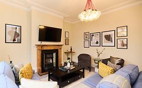 The Peckham Hideaway - Bright 3Bdr Flat
